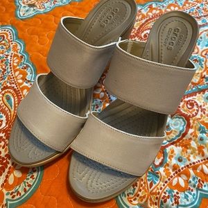 Crocs dual comfort sandals size 9 EUC